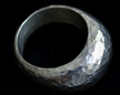 Anillo Relieve  martelinado en plata